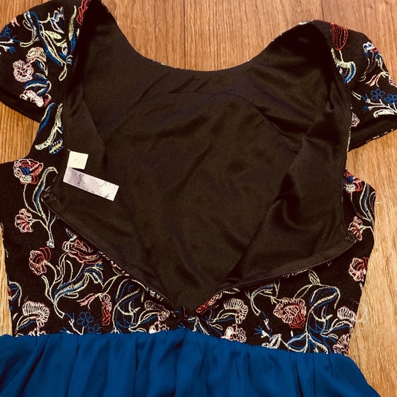 * Alya Embroidered Dress - Picture 5 of 5